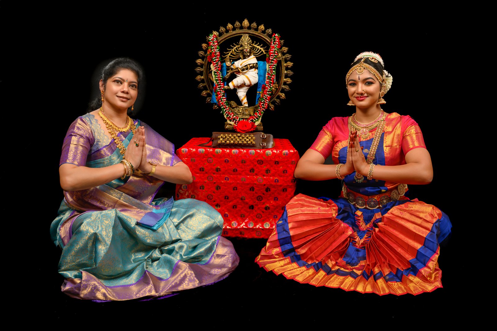 Ananya with Guru and Nataraja idol